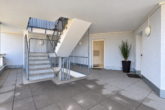 Treppenhaus - Attraktive 1-Zimmer-Wohnung in Zwintschöna – renoviert mit Tiefgarage