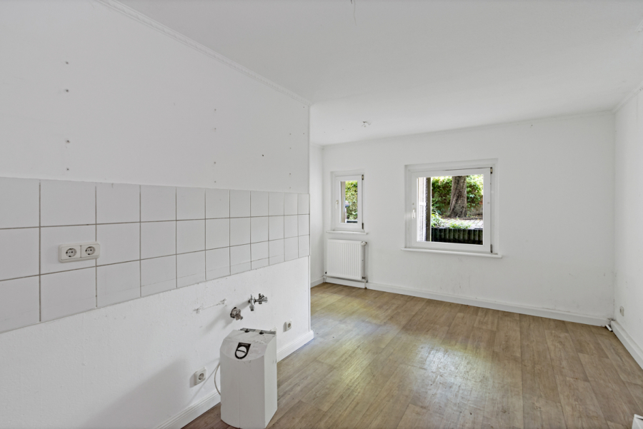 Studenten und junge Familien aufgepasst! 4 Zimmerwohnung mit Terrasse im Souterrain - Photo 1
