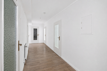 Studenten und junge Familien aufgepasst! 4 Zimmerwohnung mit Terrasse im Souterrain 06110 Halle, Souterrainwohnung