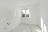 Küche - Gepflegte 2-Raumwohnung mit Balkon in der Merseburger Straße!