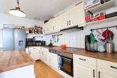 offene Küche - Großzügige 5-Raumwohnung im Dachgeschoss mit Loggia und Aufzug!