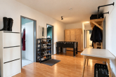 Flur - Großzügige 5-Raumwohnung im Dachgeschoss mit Loggia und Aufzug!