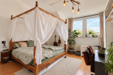 Schlafzimmer 2 - Großzügige 5-Raumwohnung im Dachgeschoss mit Loggia und Aufzug!