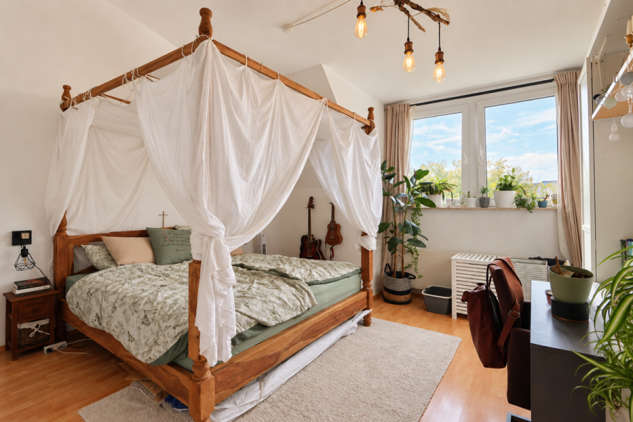 Großzügige 5-Raumwohnung im Dachgeschoss mit Loggia und Aufzug! - Foto 4