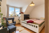 Schlafzimmer - Großzügige 5-Raumwohnung im Dachgeschoss mit Loggia und Aufzug!