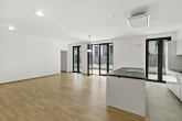 Wohn- und Esszimmer - Zentral – Modern – Praktisch 4-Raumwohnung im Herzen von Halle inklusive Einbauküche, Stellplatz und einer riesigen Terrasse