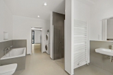 Hauptbad - Zentral – Modern – Praktisch 4-Raumwohnung im Herzen von Halle inklusive Einbauküche, Stellplatz und einer riesigen Terrasse