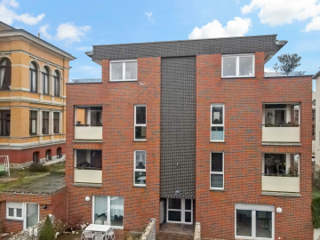 Schöne 2-Raumwohnung mit Einbauküche, Balkon und Fahrstuhl im Mühlwegviertel! 06114 Halle / Nord, Erdgeschosswohnung zur Miete