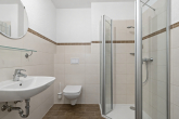 Badezimmer - Schöne 2-Raumwohnung mit Einbauküche, Balkon und Fahrstuhl im Mühlwegviertel!