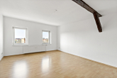 Wohnzimmer - Aufgepasst! Attraktive 3-Raumwohnung mit Balkon in der Reilstraße!