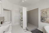 Badezimmer 1 im OG Dusche - Kernsaniertes und strahlendes “Liebhaberstück” – großes Einfamilienhaus in Steuden!