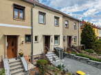 Eingang + Stellplatz - Charmantes Reihenmittelhaus mit Garten und viel Potenzial im beliebten Süden von Halle