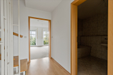 Flur 1.OG - Charmantes Reihenmittelhaus mit viel Platz, Keller und Garten in gefragter Lage von Zwintschöna