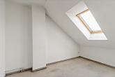 Zimmer DG - Charmantes Reihenmittelhaus mit viel Platz, Keller und Garten in gefragter Lage von Zwintschöna
