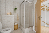 Beispiel Badezimmer - Charmantes Reihenmittelhaus mit viel Platz, Keller und Garten in gefragter Lage von Zwintschöna