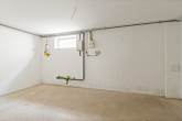 Zimmer UG - Charmantes Reihenmittelhaus mit viel Platz, Keller und Garten in gefragter Lage von Zwintschöna
