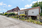 Garagenzufahrt - Einfamilienhaus im Bungalowstil in Nienburg ( Saale)