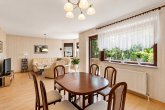Wohnzimmer - Freistehendes Einfamilienhaus mit Terrasse, Garten und hervorragender Anbindung – Wohnen im Ortsteil Zwintschöna