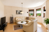 Wohnzimmer - Freistehendes Einfamilienhaus mit Terrasse, Garten und hervorragender Anbindung – Wohnen im Ortsteil Zwintschöna