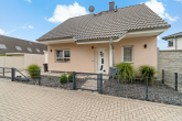 Hauseingang - Sie haben den Traum vom Haus in Traumlage und Top-Zustand? Träume können wahr werden!