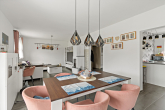 Wohnzimmer - Sie haben den Traum vom Haus in Traumlage und Top-Zustand? Träume können wahr werden!