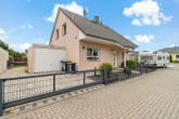 Straßenansicht c - Sie haben den Traum vom Haus in Traumlage und Top-Zustand? Träume können wahr werden!
