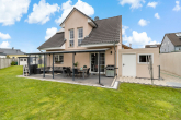 Garten Hausansicht a - Sie haben den Traum vom Haus in Traumlage und Top-Zustand? Träume können wahr werden!