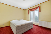 Zimmer 2 OG ( KI bearbeitet) - Reihenmittelhaus in junger Wohnsiedlung- Parkblick inklusive!