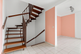 Treppe EG ( KI bearbeitet) - Reihenmittelhaus in junger Wohnsiedlung- Parkblick inklusive!