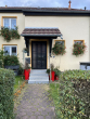 Hauseingang im Sommer - Reihenmittelhaus in junger Wohnsiedlung- Parkblick inklusive!