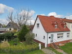 Vorderansicht - Modernisierungsbedürftiges DHH mit großem Garten und Erweiterungspotenzial!
