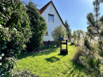 Seitenansicht - Modernisierungsbedürftiges DHH mit großem Garten und Erweiterungspotenzial!