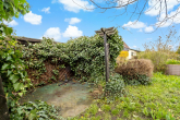 Außensitz - Modernisierungsbedürftiges DHH mit großem Garten und Erweiterungspotenzial!