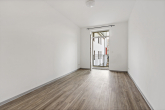 Wohnzimmer - 2-Zimmer-Wohnung mit Balkon in gefragter Steintor-Lage!