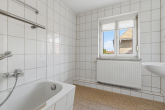 Bad - “Schollehaus” gesucht? Reihenendhaus mit kleinem Garten und Garage