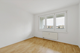 Schlafzimmer - Gepflegte 2-Raumwohnung mit Balkon in der Merseburger Straße!